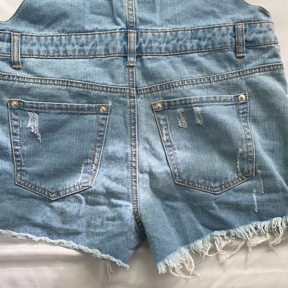 Distressed short overalls - Picture 6 of 11